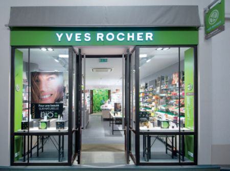 une boutique yves rocher, réseau de cosmétiques qui se développe en franchise.